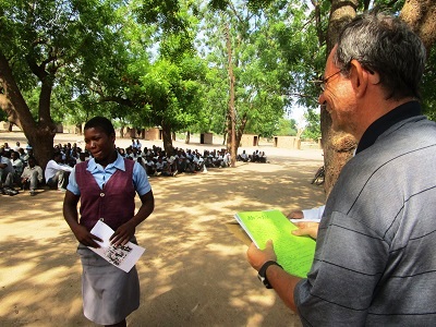 Brief&uuml;bergabe an die Mpatsa CDSS, Tengani, Malawi in Englisch