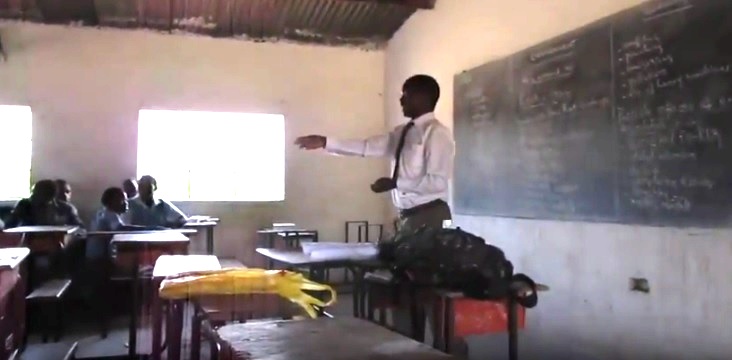 Unterricht &uuml;ber Umwelt an  der Mpatsa CDSS, Tengani, Malawi, Teil 1, in Englisch